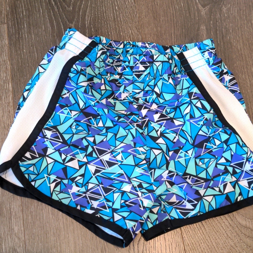 Running shorts with insert